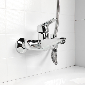 Смеситель для ванны Potato P3009, короткий излив, однорычажный