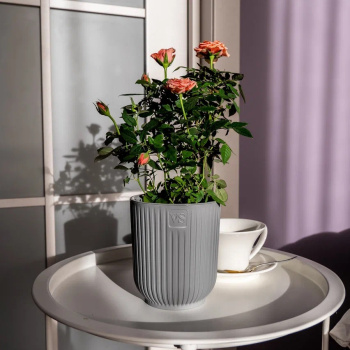 Кашпо пластм. "Эйва" 1,6л d верха 135мм h155мм со вставкой Серый АМО-1,6-03 ("VipSet") *1/10