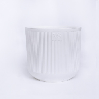 Кашпо пластм. "Росси" 4,4л d верха 190мм h170мм со вставкой Белый AMR-4,4-01  ("VipSet") *1/8 Кашпо пластм. "Росси" 4,4л d верха 190мм h170мм со вставкой Белый AMR-4,4-01  ("VipSet") *1/8